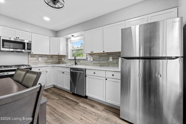 3215 Bridwell Dr, Louisville, KY 40216