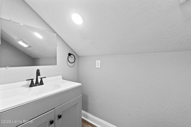 3215 Bridwell Dr, Louisville, KY 40216