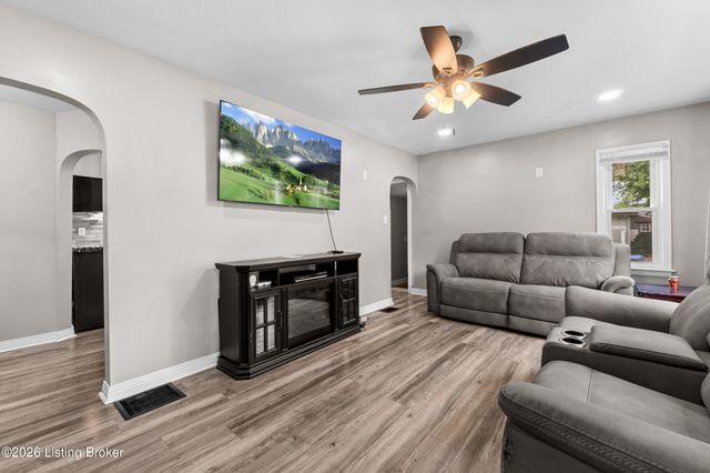 3215 Bridwell Dr, Louisville, KY 40216