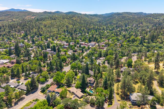 455 N Oregon Street, Jacksonville, OR 97530
