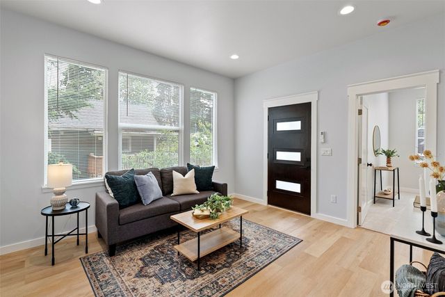 210 S Cambrian Avenue, Bremerton, WA 98312