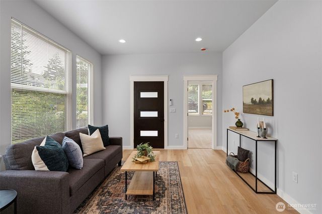 210 S Cambrian Avenue, Bremerton, WA 98312