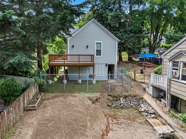 210 S Cambrian Avenue, Bremerton, WA 98312