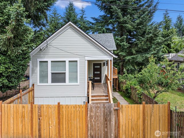 210 S Cambrian Avenue, Bremerton, WA 98312