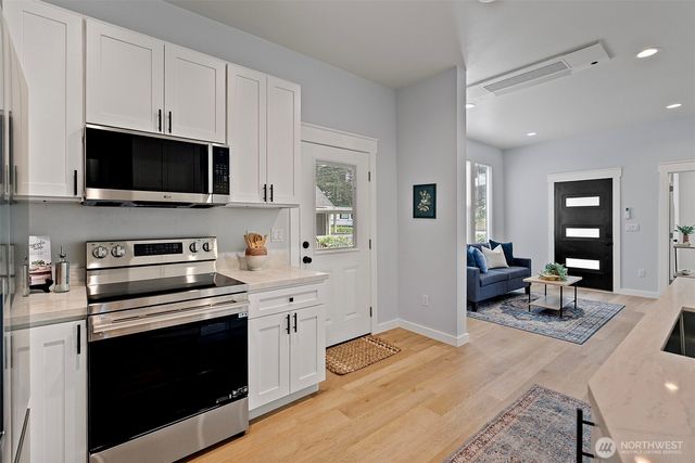 210 S Cambrian Avenue, Bremerton, WA 98312