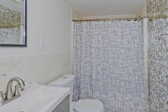3 Fordham St, Springfield, MA 01104