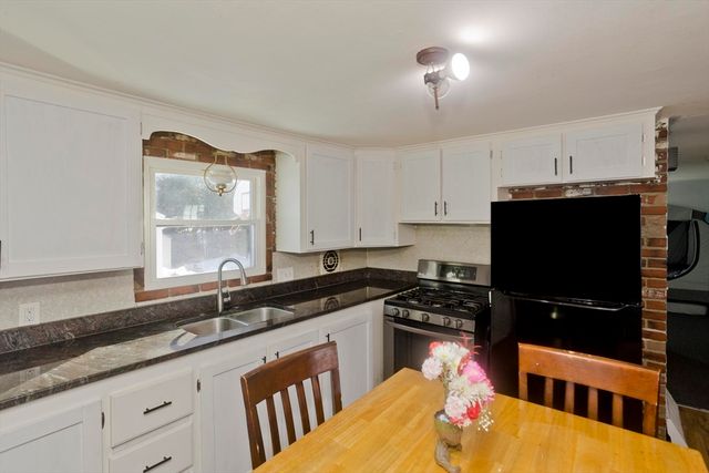3 Fordham St, Springfield, MA 01104