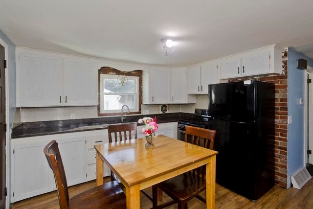 3 Fordham St, Springfield, MA 01104