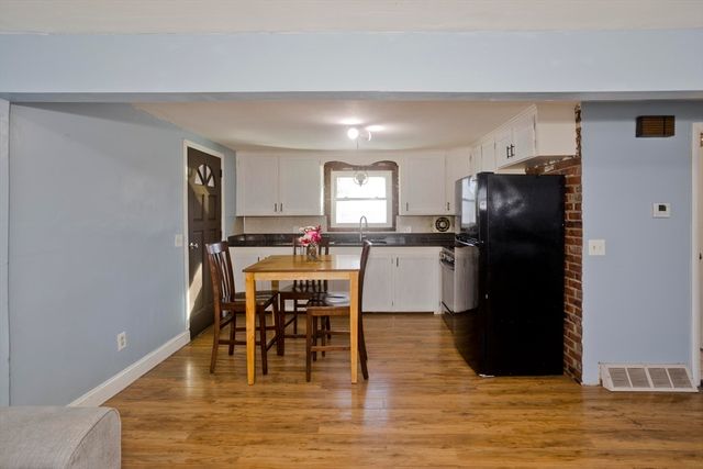 3 Fordham St, Springfield, MA 01104