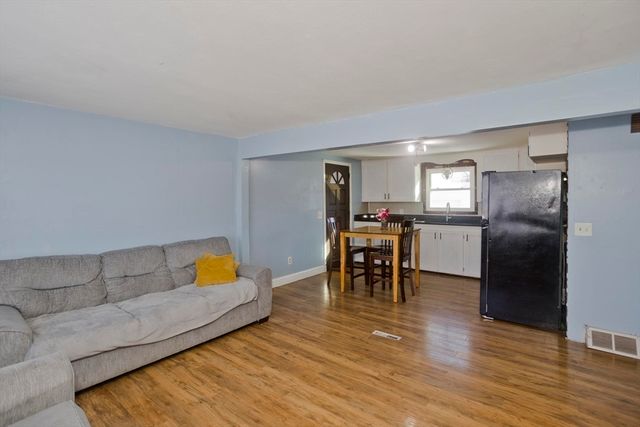 3 Fordham St, Springfield, MA 01104