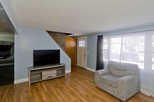 3 Fordham St, Springfield, MA 01104