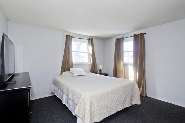3 Fordham St, Springfield, MA 01104