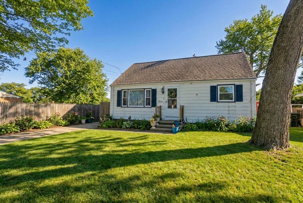 3 Fordham St, Springfield, MA 01104