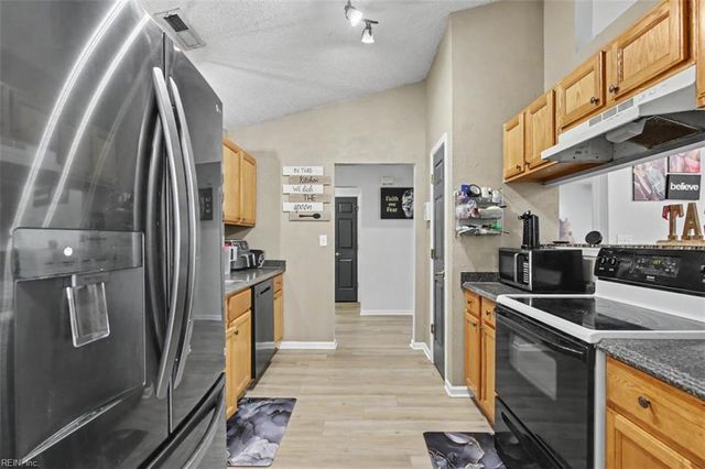 202 Millwheel CT, Suffolk, VA 23434