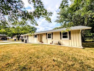 2829 East Monroe Circle, Springfield, MO 65802