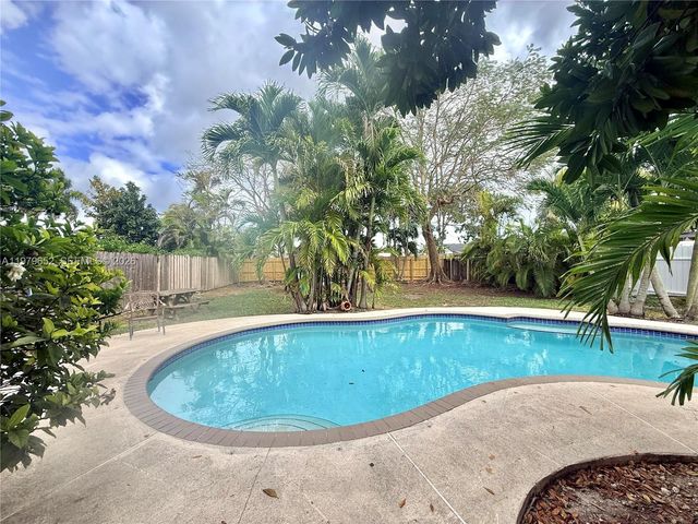 17991 SW 136th Ave, Miami, FL 33177