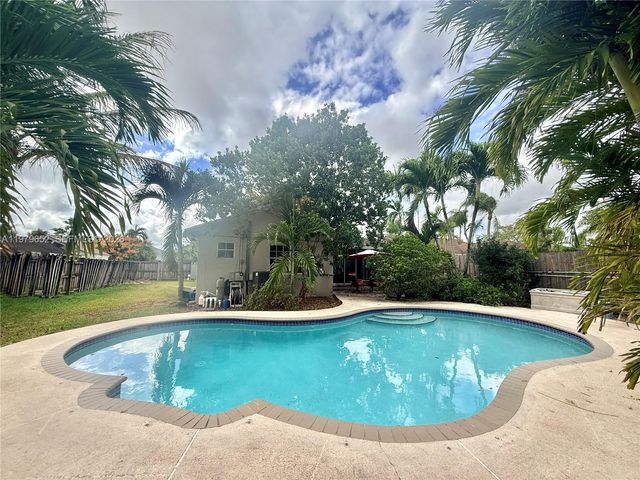 17991 SW 136th Ave, Miami, FL 33177