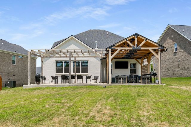 807 Cawthorn Ln, Mount Juliet, TN 37122