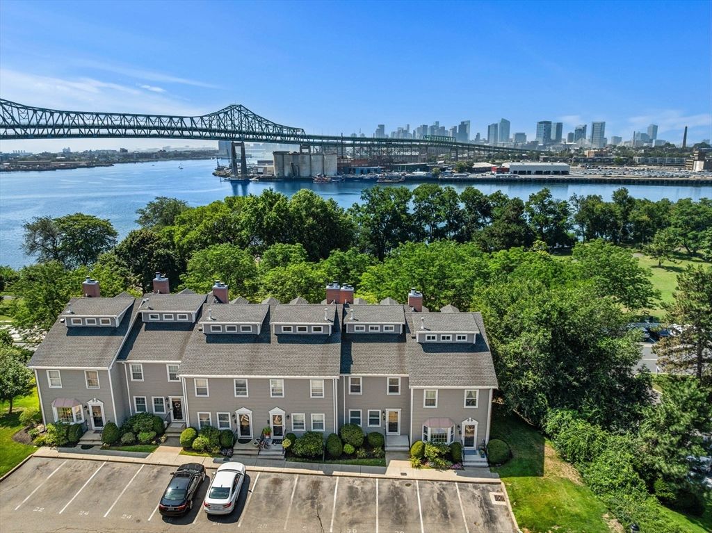 30 Breakwater Cv 30, Chelsea, MA 02150