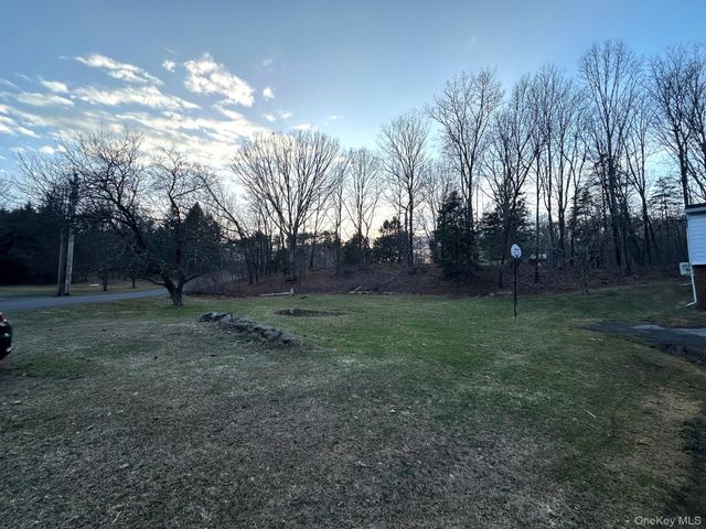 88 W Pine Road, Staatsburg, NY 12580