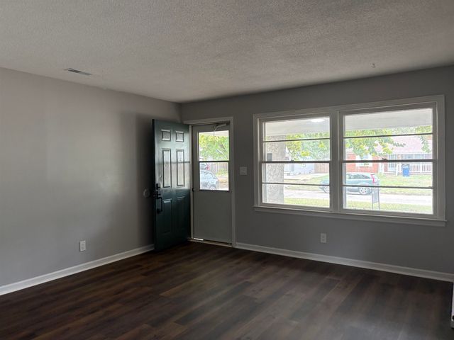 1712 S Erie Street, Wichita, KS 67211