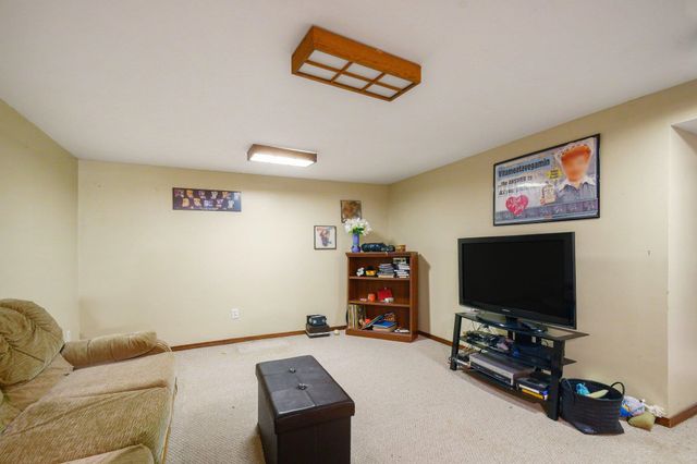 57058 Pine Road, South Bend, IN 46619