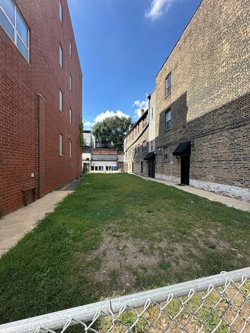 910 N ASHLAND Avenue, Chicago, IL 60622
