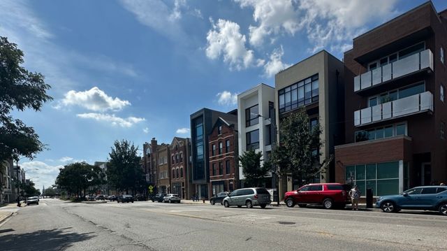 910 N ASHLAND Avenue, Chicago, IL 60622