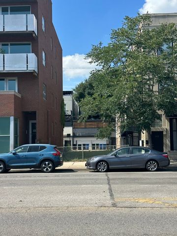 910 N ASHLAND Avenue, Chicago, IL 60622