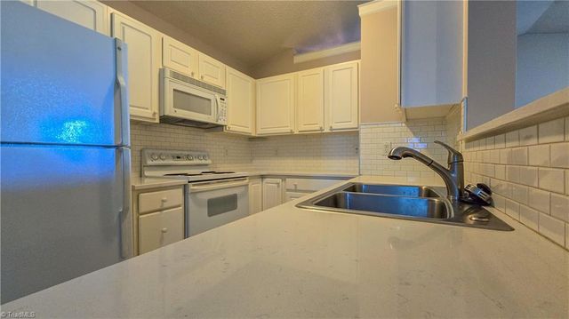 932 Scholastic Court, Winston-salem, NC 27106