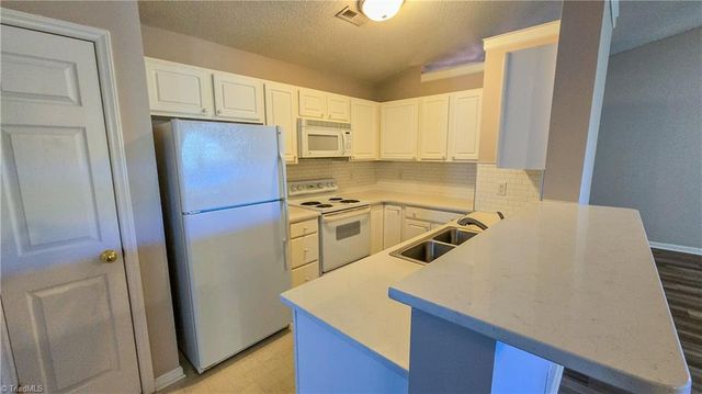 932 Scholastic Court, Winston-salem, NC 27106