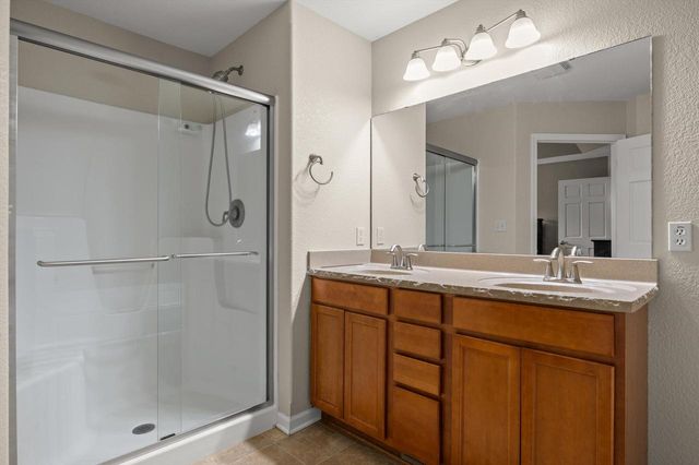 2005 Patrick LANE, Waukesha, WI 53188
