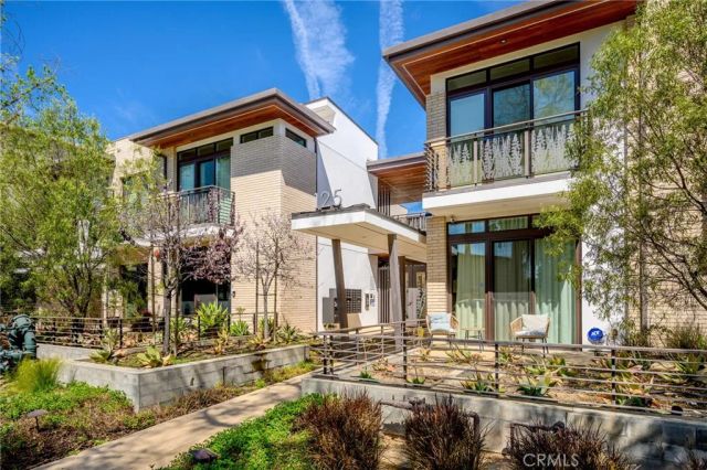 125 Hurlbut Street 108, Pasadena, CA 91105