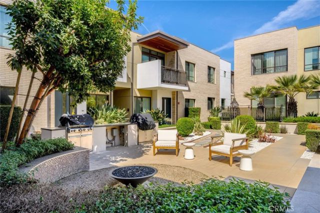 125 Hurlbut Street 108, Pasadena, CA 91105