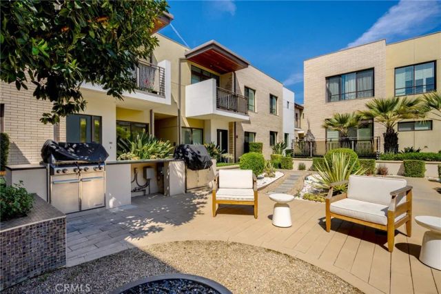 125 Hurlbut Street 108, Pasadena, CA 91105