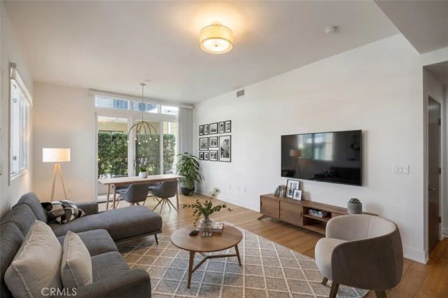 125 Hurlbut Street 108, Pasadena, CA 91105