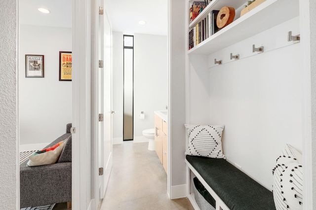 5710 Longhorn LNDG, Austin, TX 78734