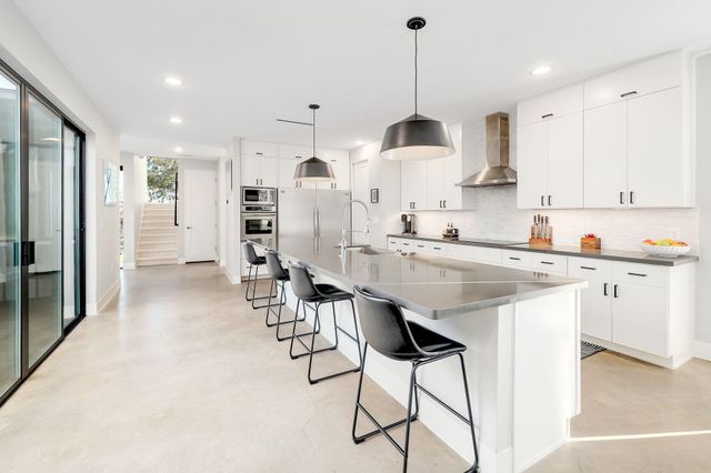 5710 Longhorn LNDG, Austin, TX 78734