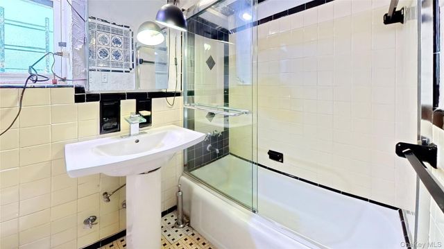 64-35 Yellowstone Boulevard 6H, Forest Hills, NY 11375