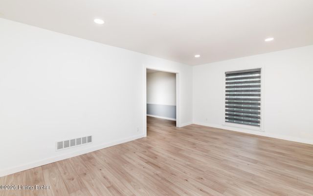 10701 Linn Station Rd, Louisville, KY 40223