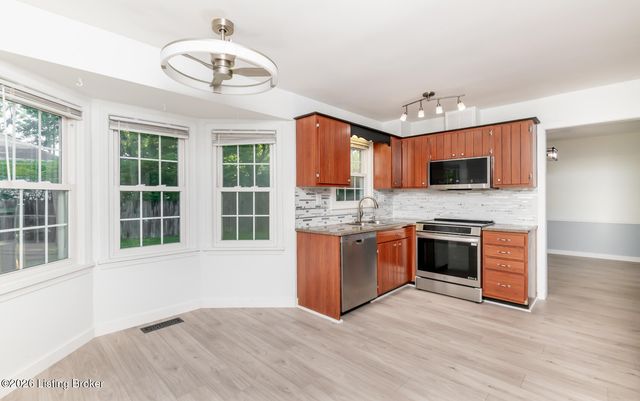 10701 Linn Station Rd, Louisville, KY 40223