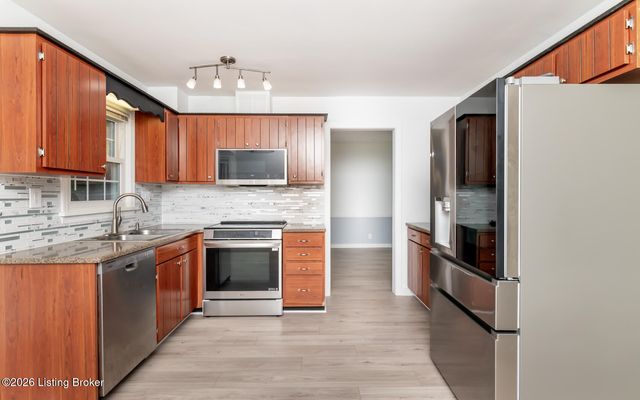 10701 Linn Station Rd, Louisville, KY 40223