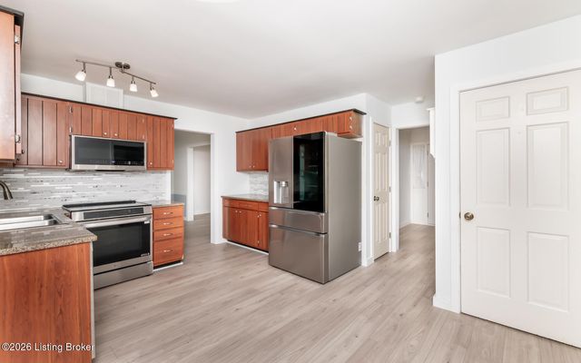 10701 Linn Station Rd, Louisville, KY 40223