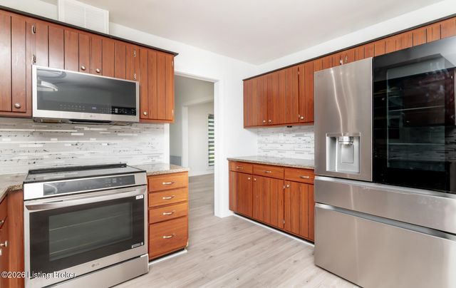 10701 Linn Station Rd, Louisville, KY 40223