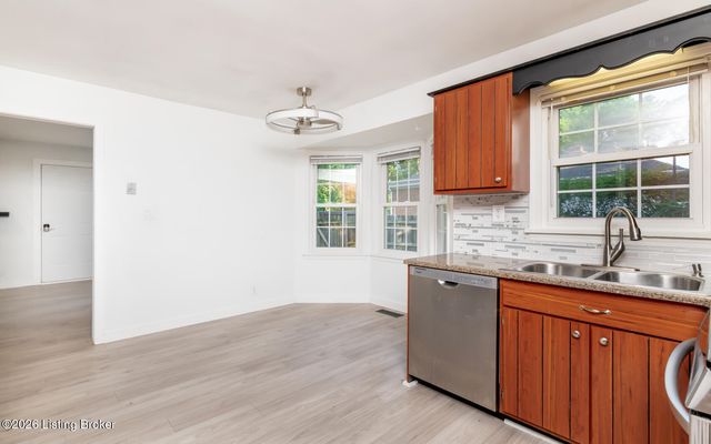 10701 Linn Station Rd, Louisville, KY 40223