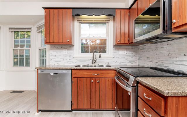 10701 Linn Station Rd, Louisville, KY 40223
