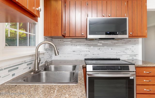 10701 Linn Station Rd, Louisville, KY 40223