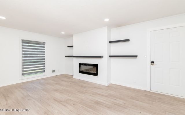 10701 Linn Station Rd, Louisville, KY 40223