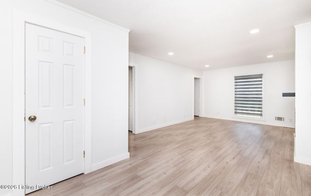 10701 Linn Station Rd, Louisville, KY 40223