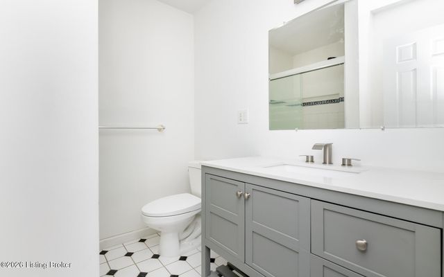 10701 Linn Station Rd, Louisville, KY 40223